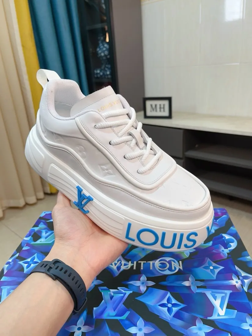 Men's men's shoes 💰560🌸🌸 LV style is novel and fashionable, the upper is made of imported cowhide + LV special materials! Super trendy design! It’s eye-catching! The leather is soft, delicate, shiny and translucent, showing the ultimate in pure handcraftsmanship, and the mesh is soft, comfortable and breathable! Size: 39-44 (38 45 customized)